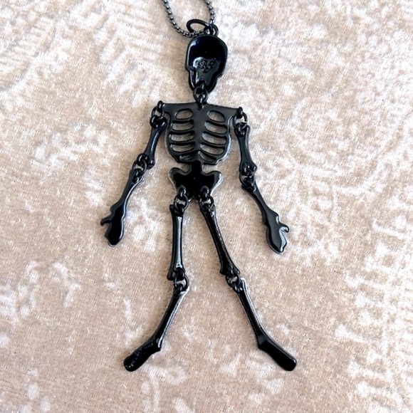 Brand New Betsey Johnson Halloween Glow in the Dark Skeleton Long Necklace - Picture 10 of 14